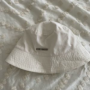Steve Madden bucket hat